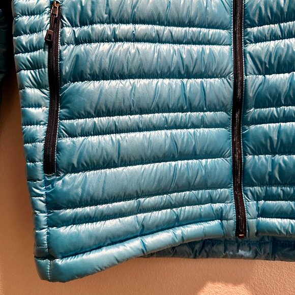 Patagonia Men’s Ultralight Down Jacket - Medium - Jet Blue - Excellent Condition - Picture 4 of 6